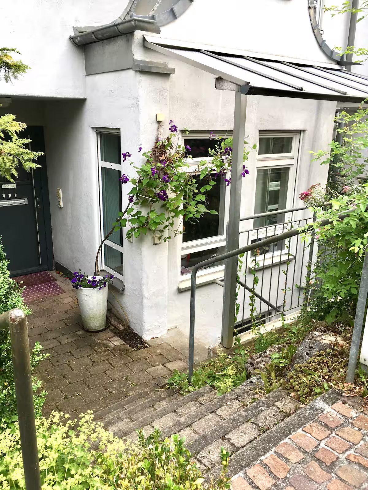 Eingang mit Clematis